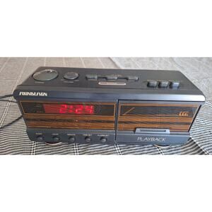 Soundesign AM/FM alarm clock radio cassette player model 3827 works great!